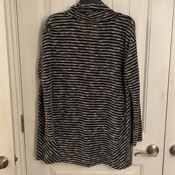 J Jill Tunic Top Womens L Cowl Neck Long Sleeve black and white weave design. - Picture 7 of 11